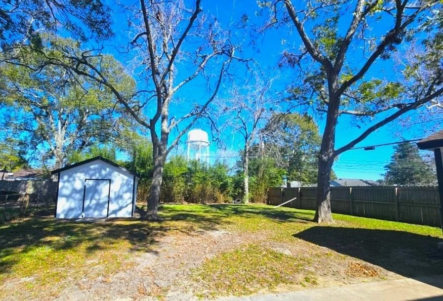 Photo of 1005 Robinhood Lane