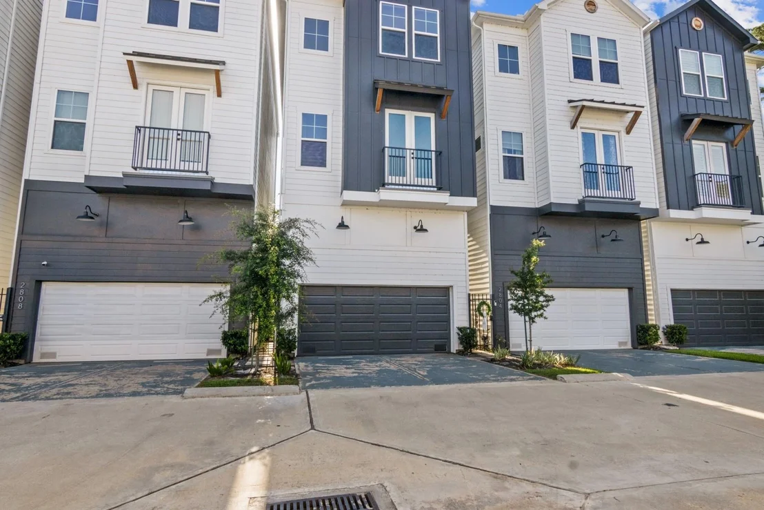 Photo of 2806 Versailles Oak Lane