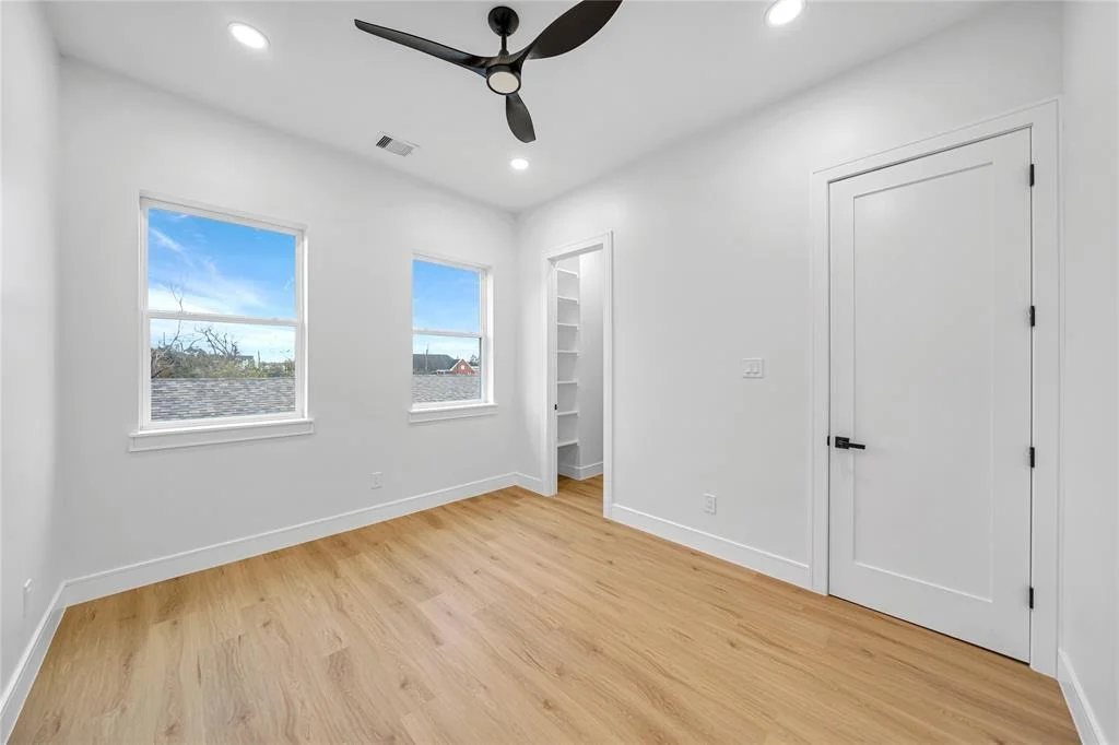 Photo of 2423 Bastrop Street