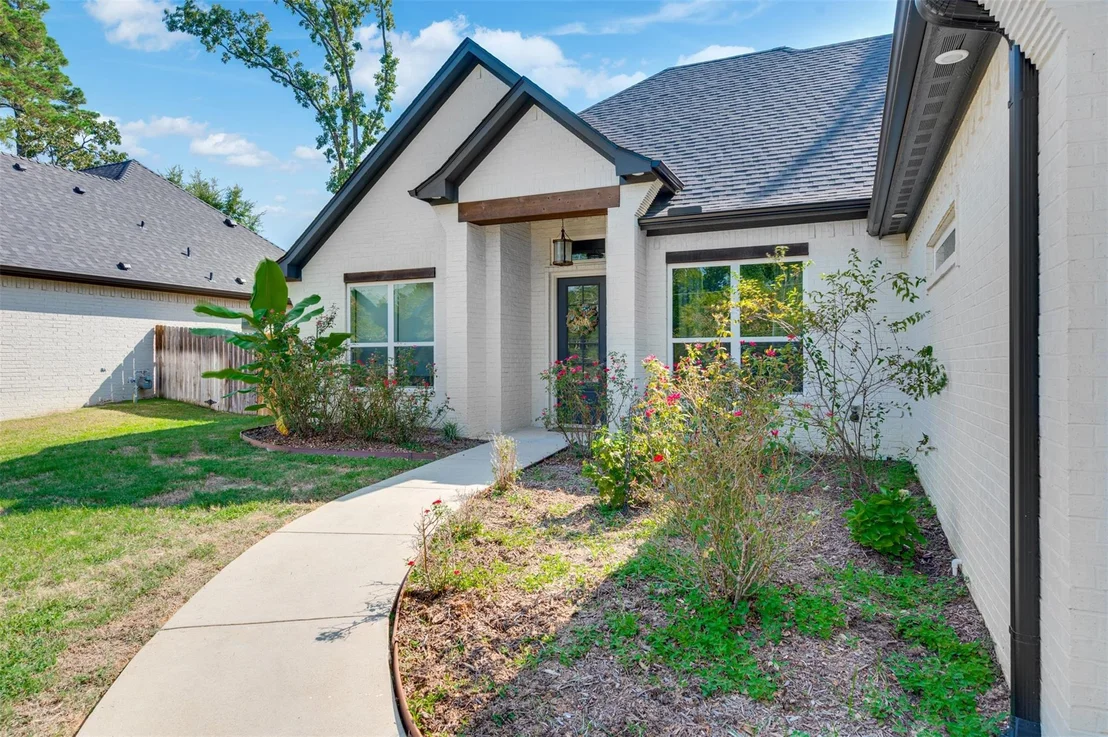 Photo of 2830 Juniper Lane