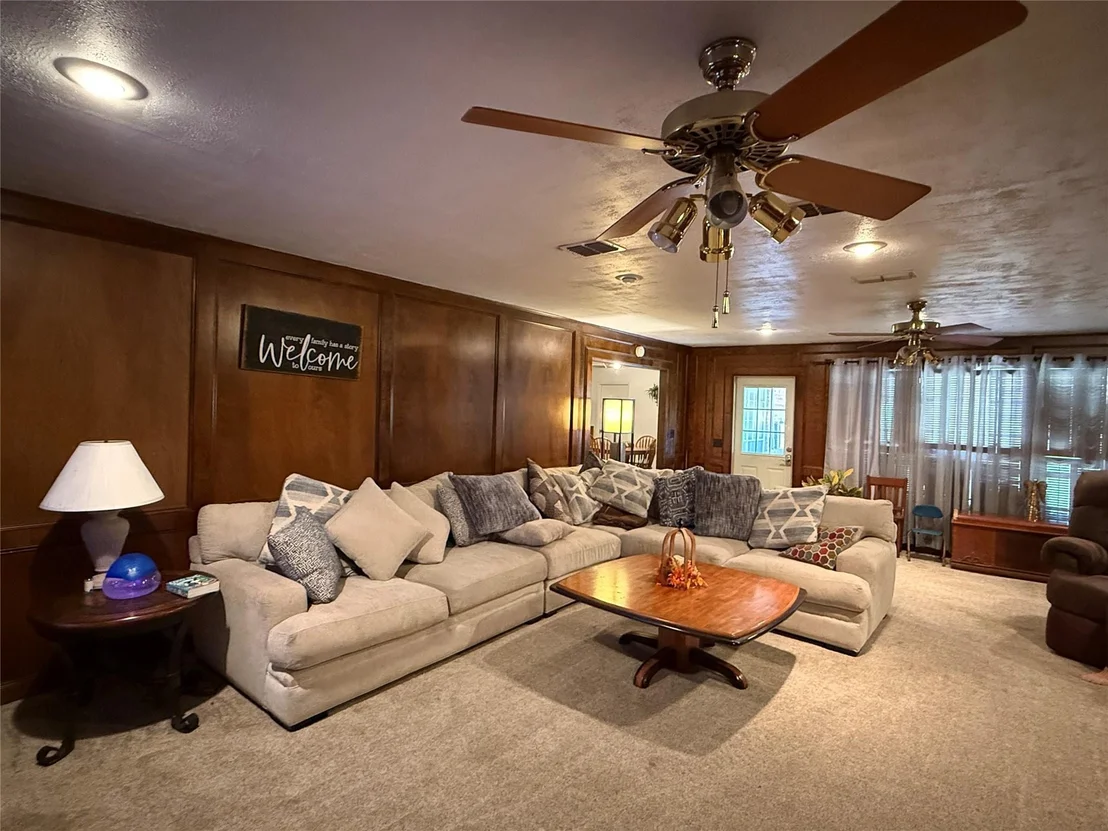 Photo of 601 Willow Lane