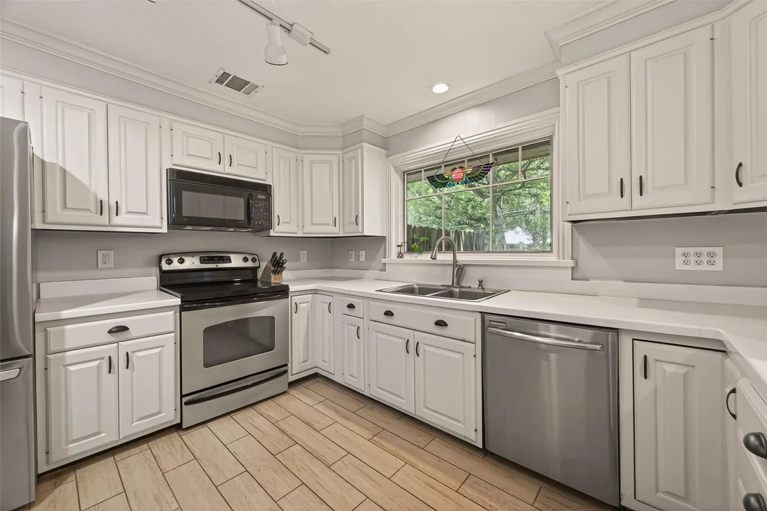 Photo of 10807 Oasis Drive
