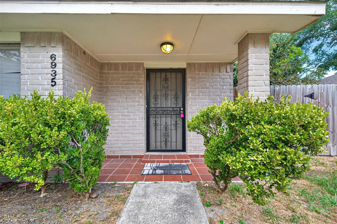 Photo of 6935 Foxbrook Drive