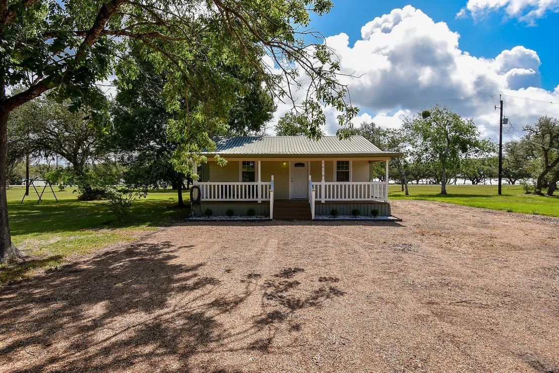 Photo of 1678 Bayview Drive