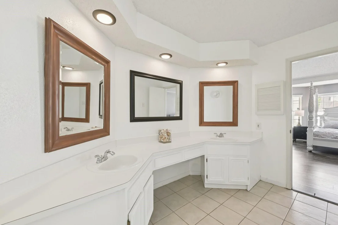 Photo of 3218 Knoll West Drive