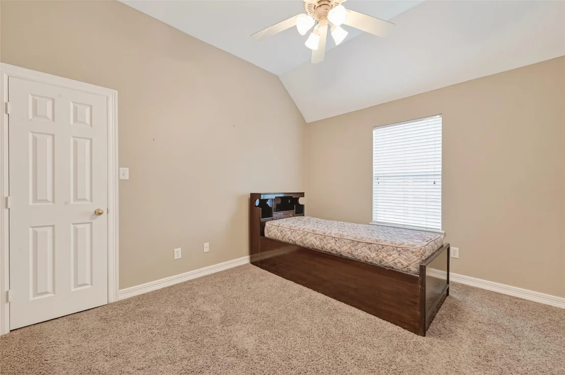 Photo of 1202 Waterside Estates Circle