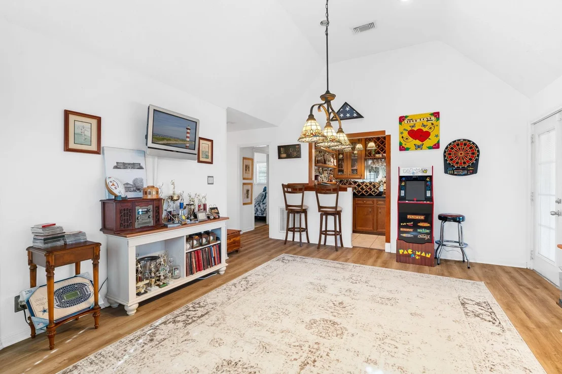Photo of 6971 Breezy Point