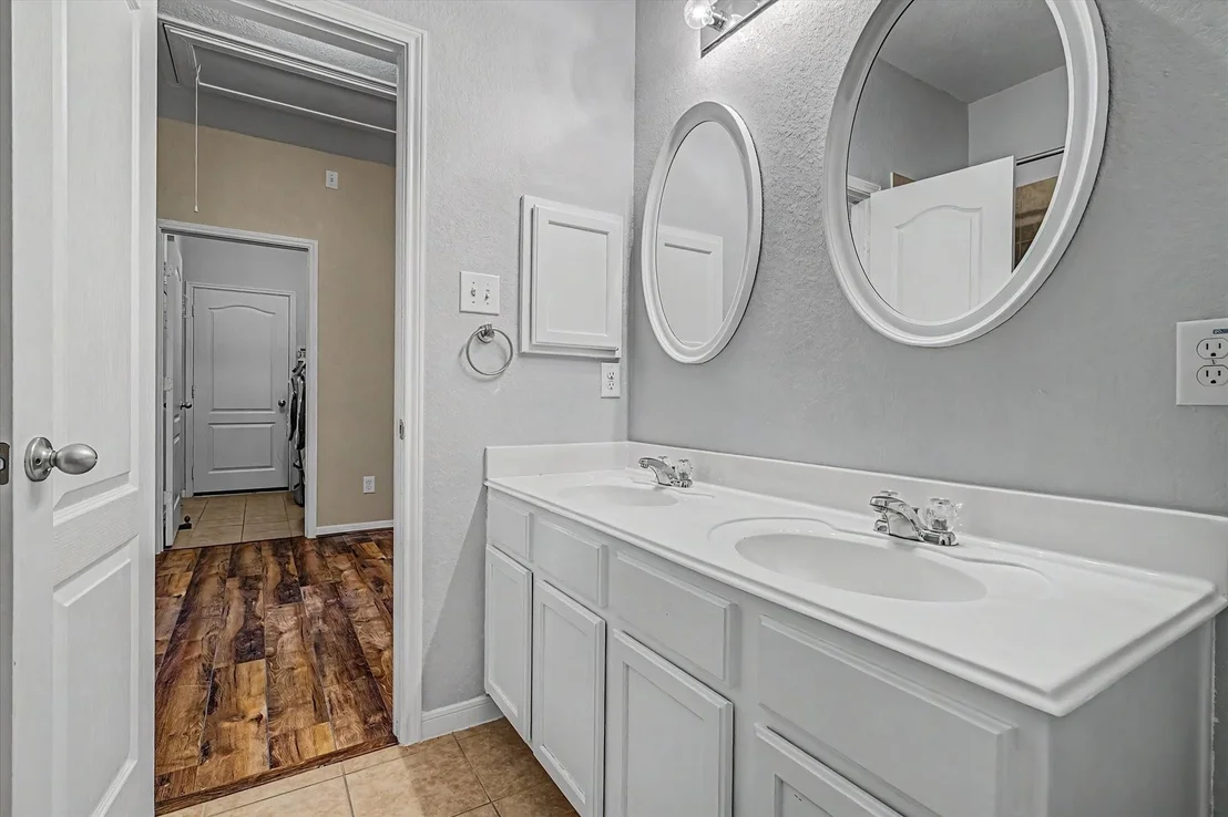Photo of 630 W Newport Bend