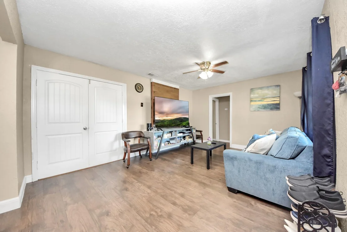 Photo of 904 Sunset Dr Drive