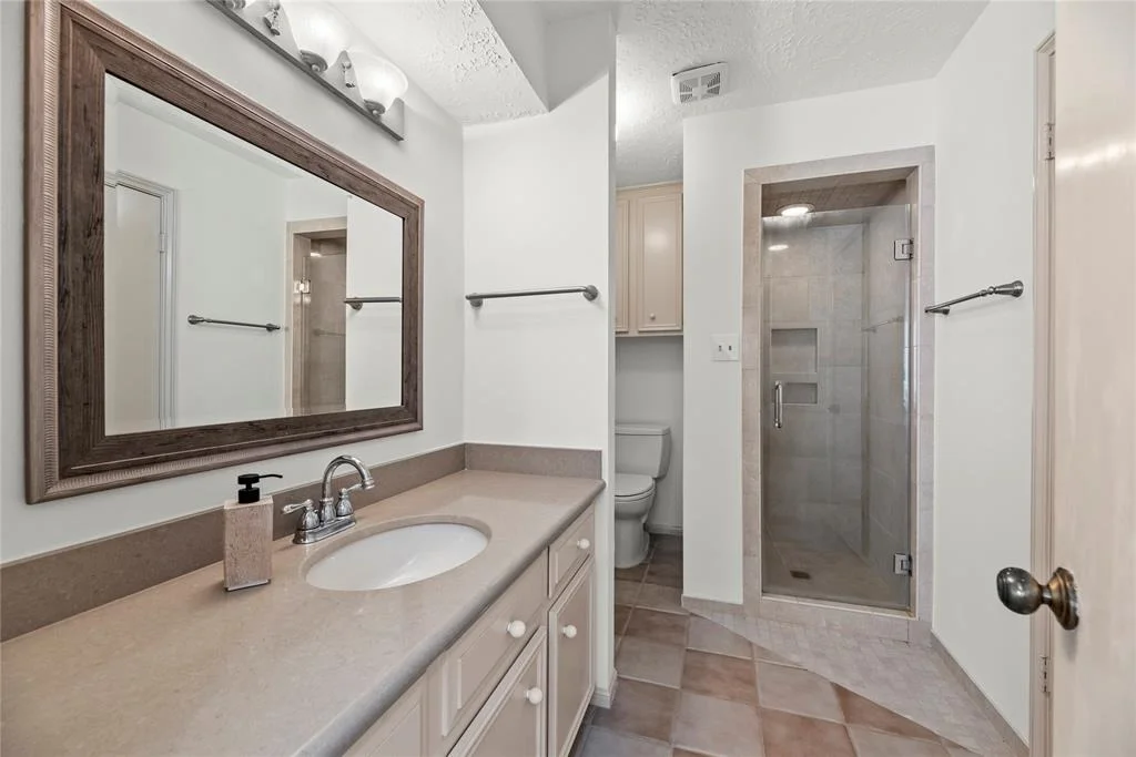 Photo of 922 Montview Drive