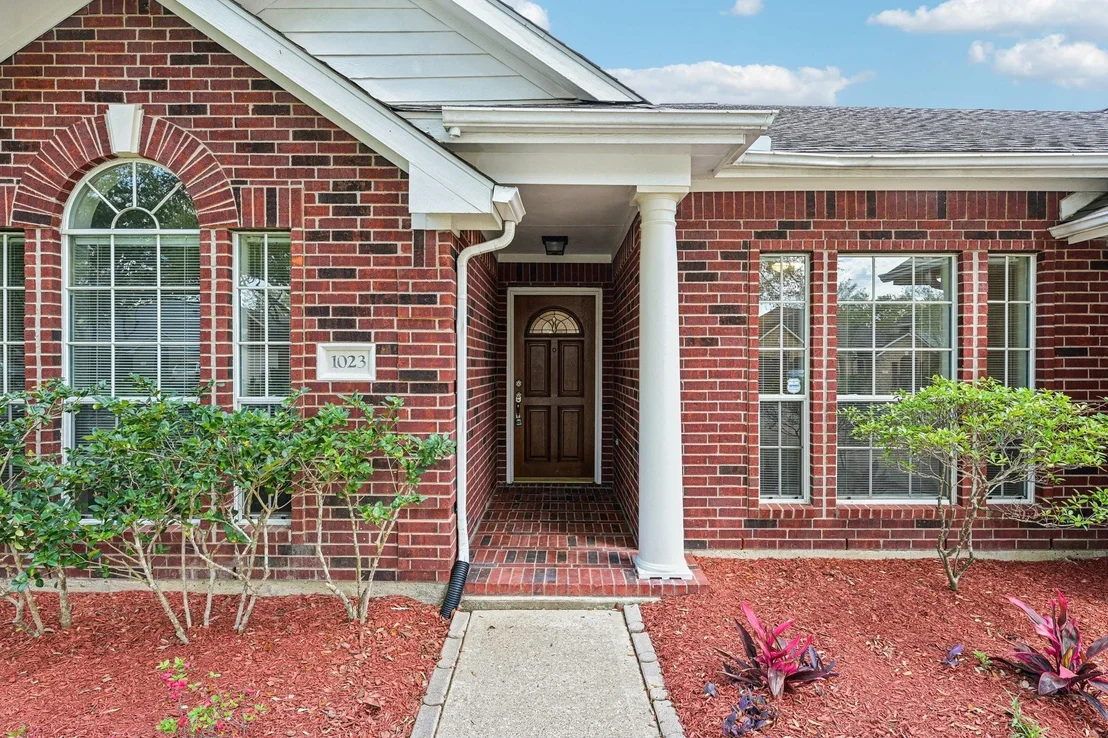 Photo of 1023 E Hampton Drive