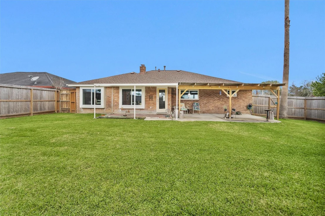 Photo of 8422 Oakhaven Road