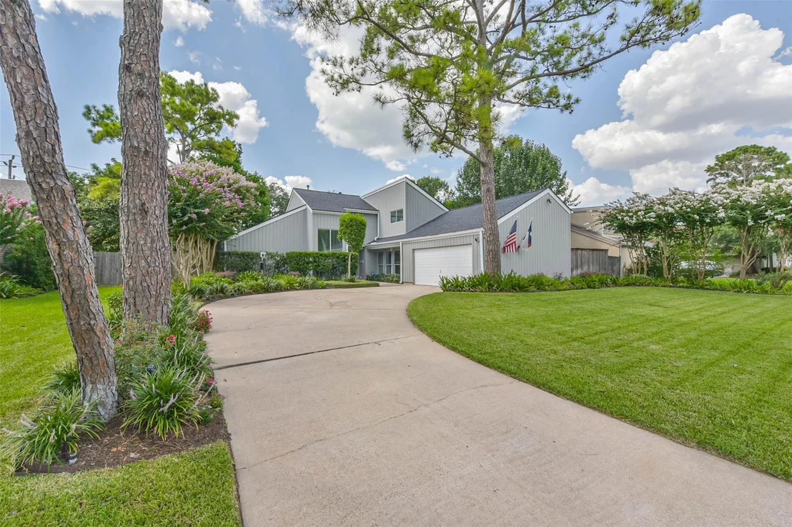 Photo of 11930 Riverview Drive