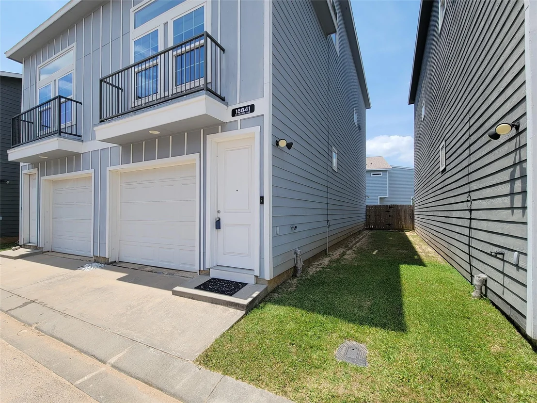 Photo of 18841 Elegance Avenue