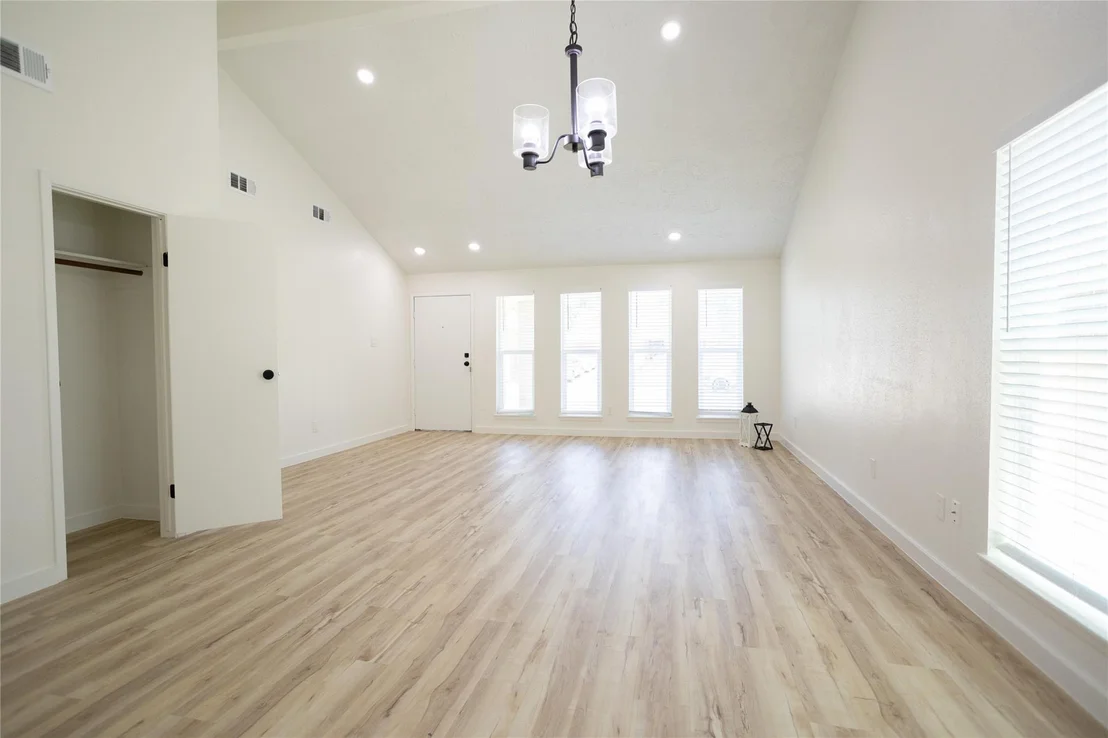 Photo of 7006 Foxfield Lane