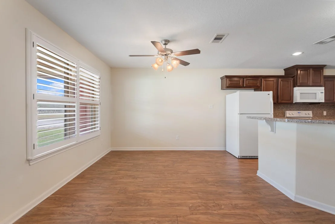 Photo of 1635 Lakeview Drive