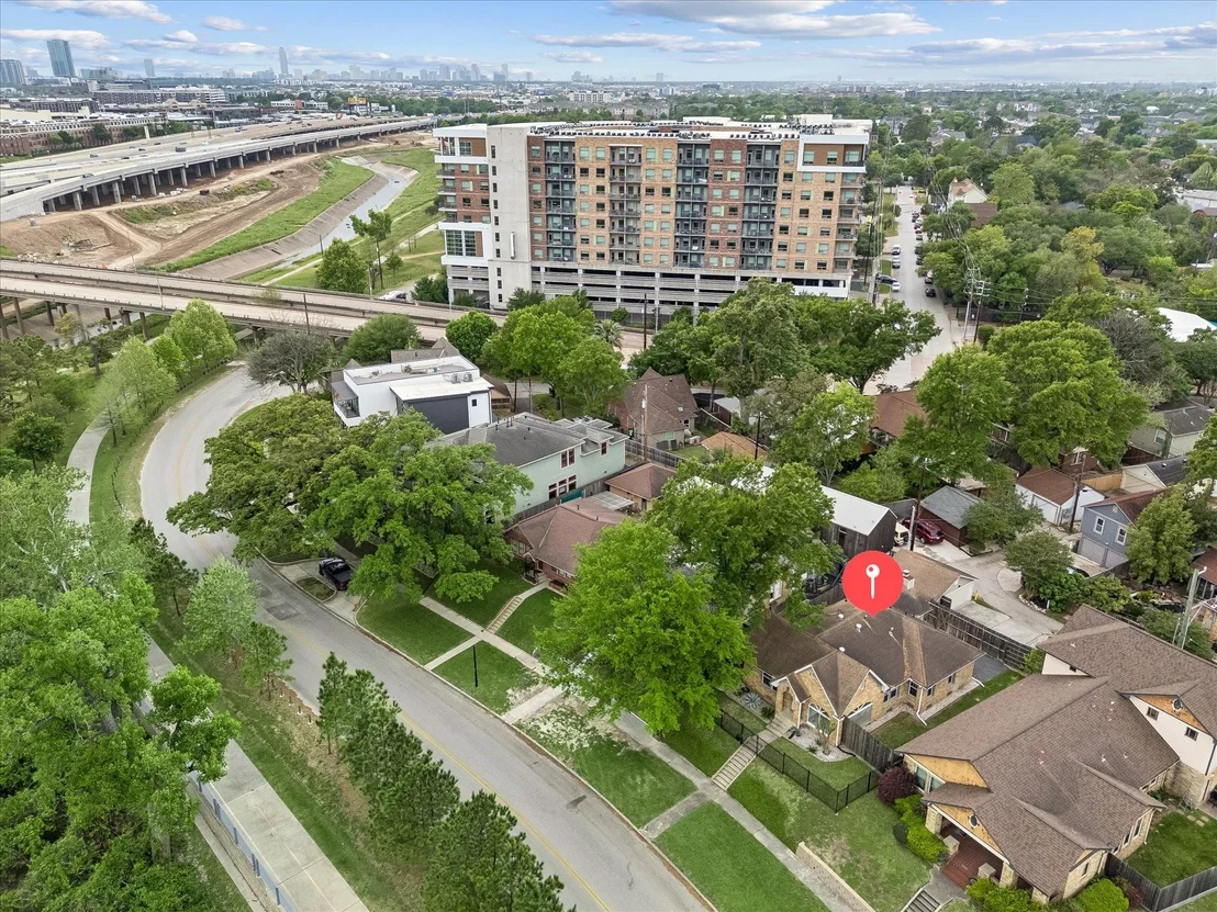 Photo of 2108 White Oak Drive