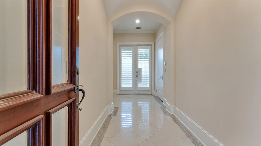 Photo of Unit E at 1700 Sunset Boulevard