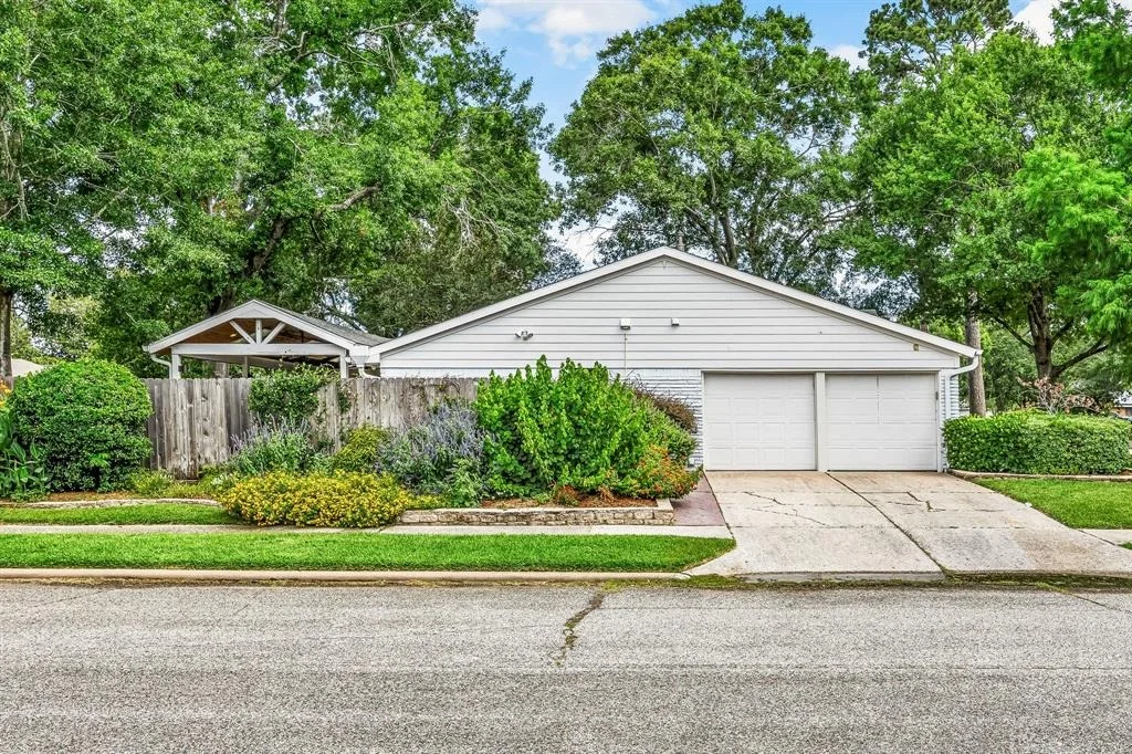 Photo of 10718 Dunlap Street