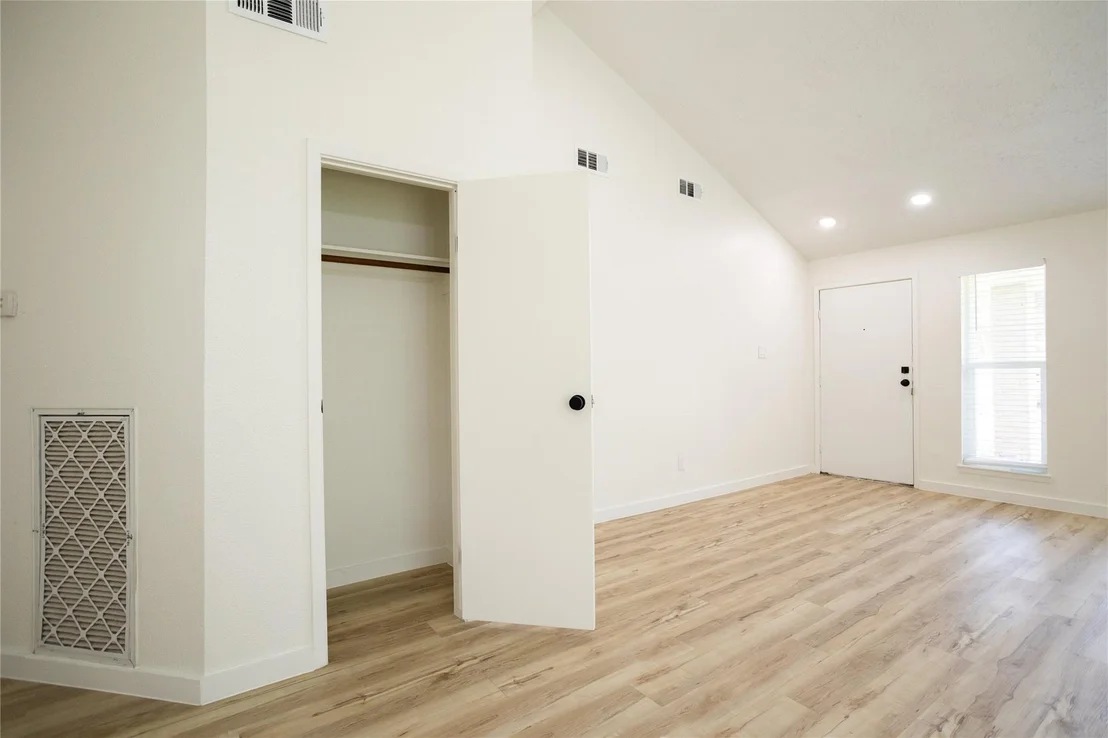 Photo of 7006 Foxfield Lane