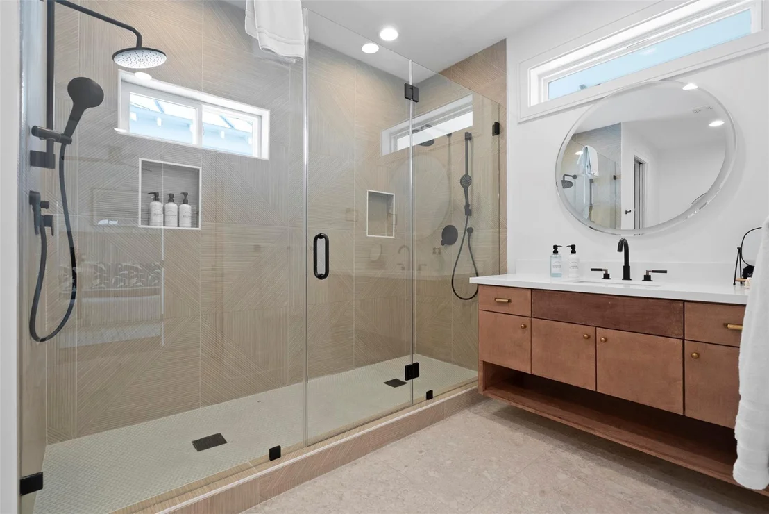 Photo of 3807 Neptune