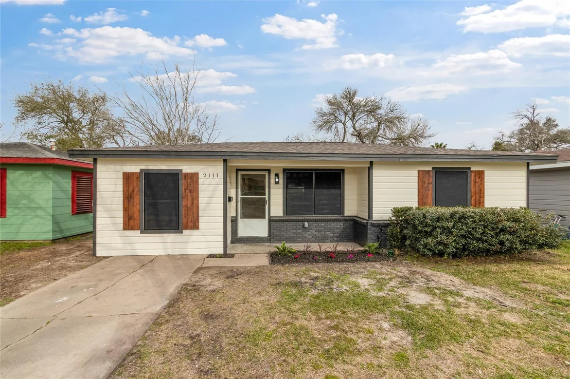 Photo of 2111 Briar Lane