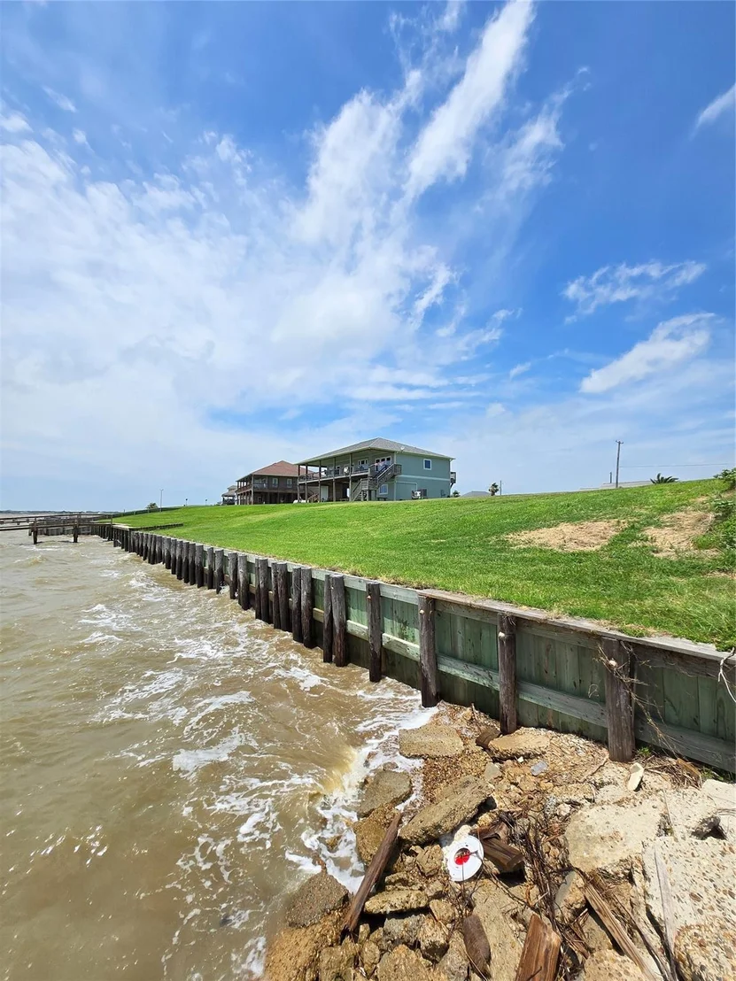 Photo of 1664 W Bayshore Drive