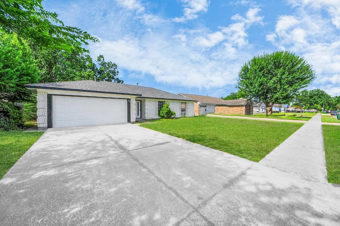 Photo of 1102 Helms Road