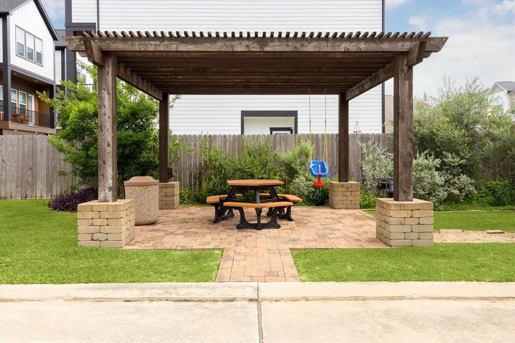 Photo of 3715 Oakroc Grove