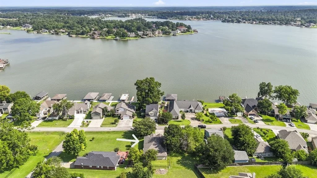 Photo of 1079 Lake View Drive