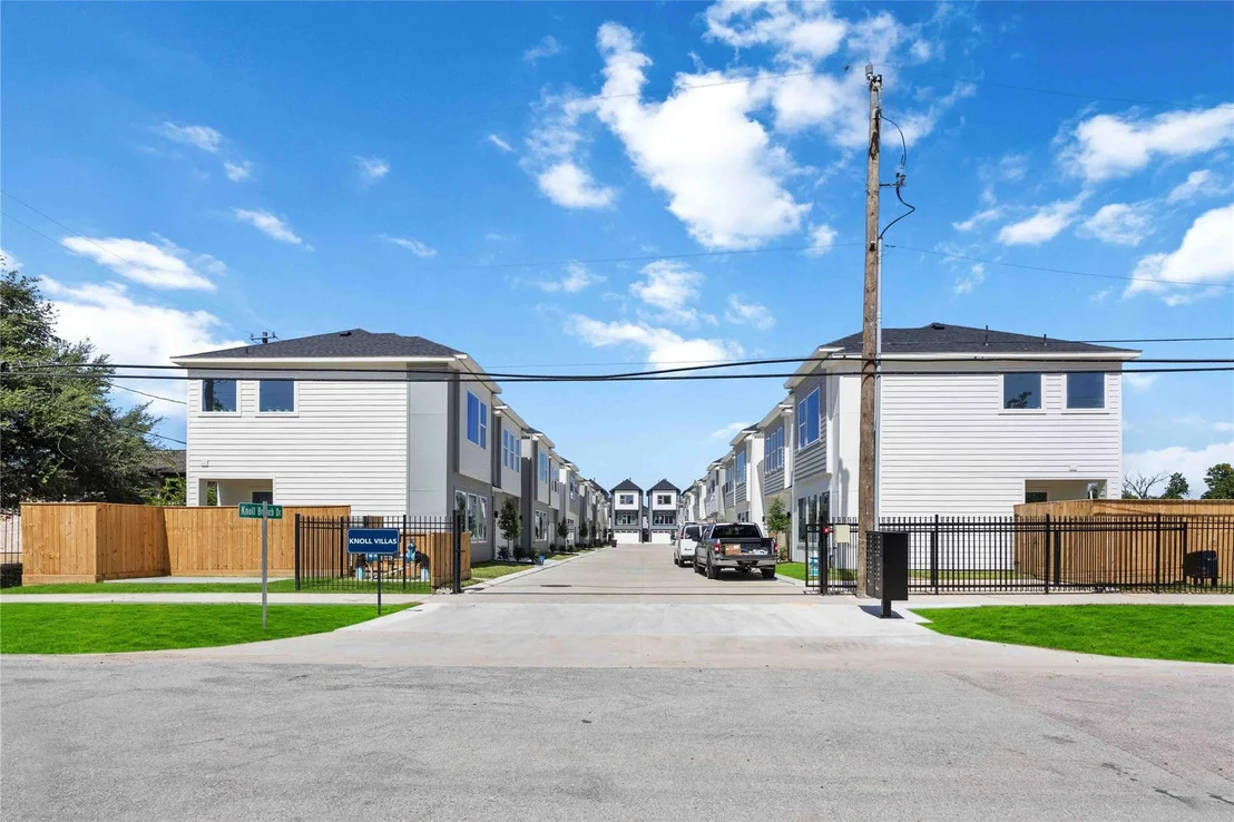 Photo of 1945 Knoll Square Drive