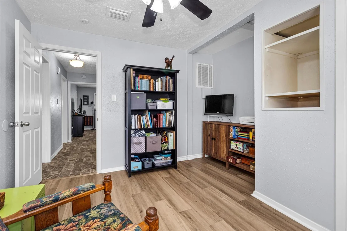 Photo of 8422 Oakhaven Road