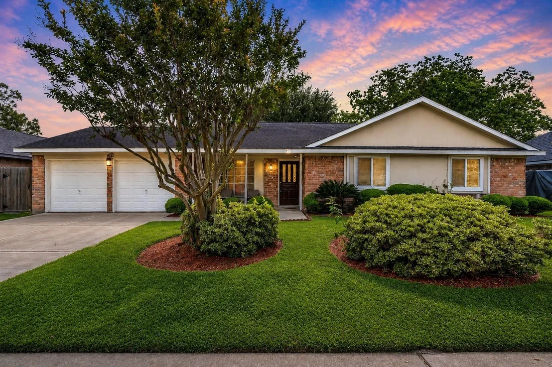 Photo of 2421 Maxwell Lane