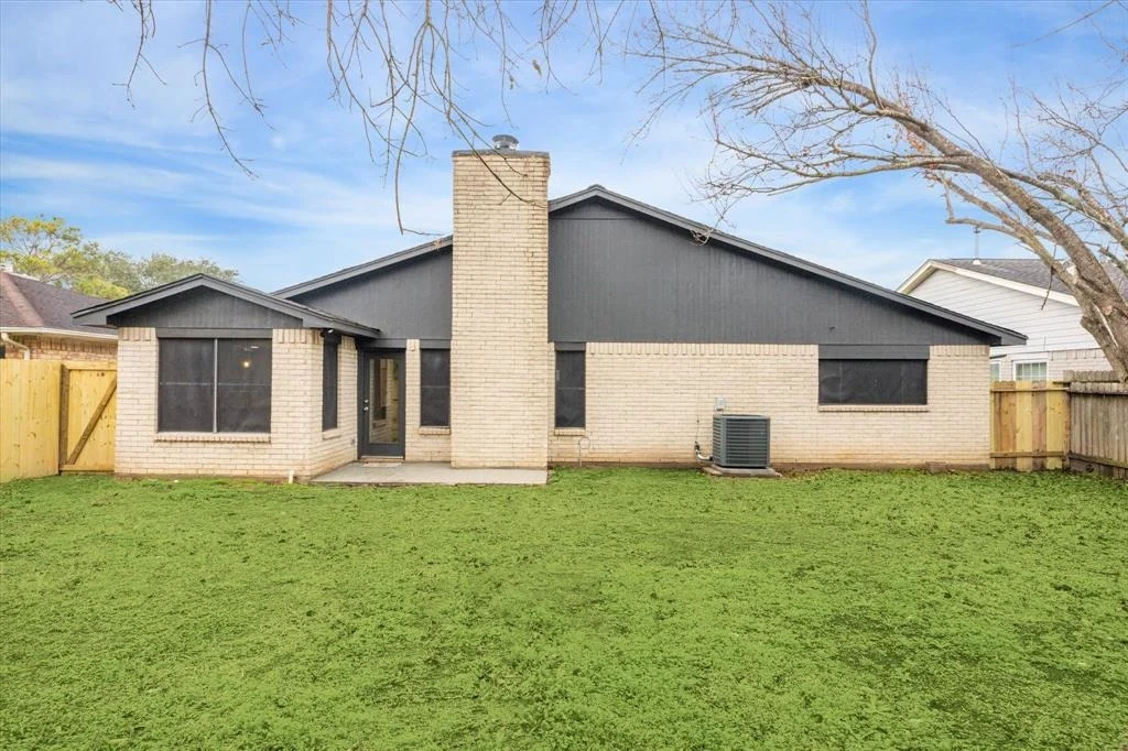 Photo of 16111 Windom Drive