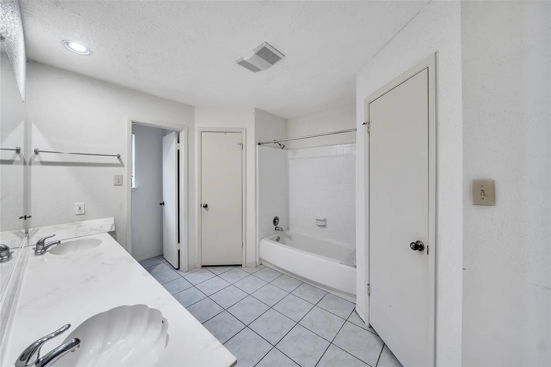 Photo of 6635 Gladewell Drive