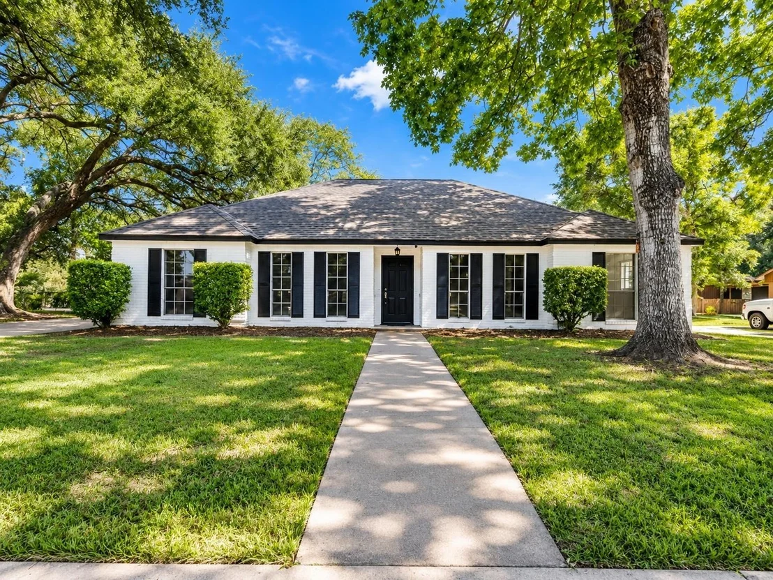 Photo of 1215 Briar Lane
