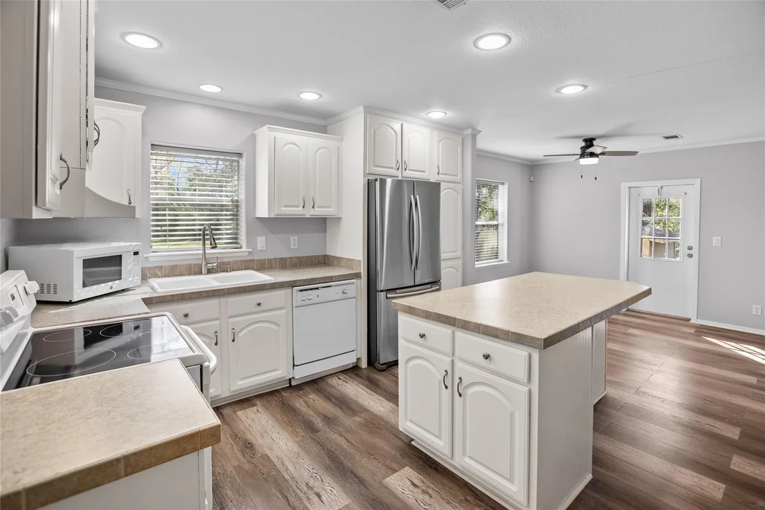 Photo of 461 Bluebonnet