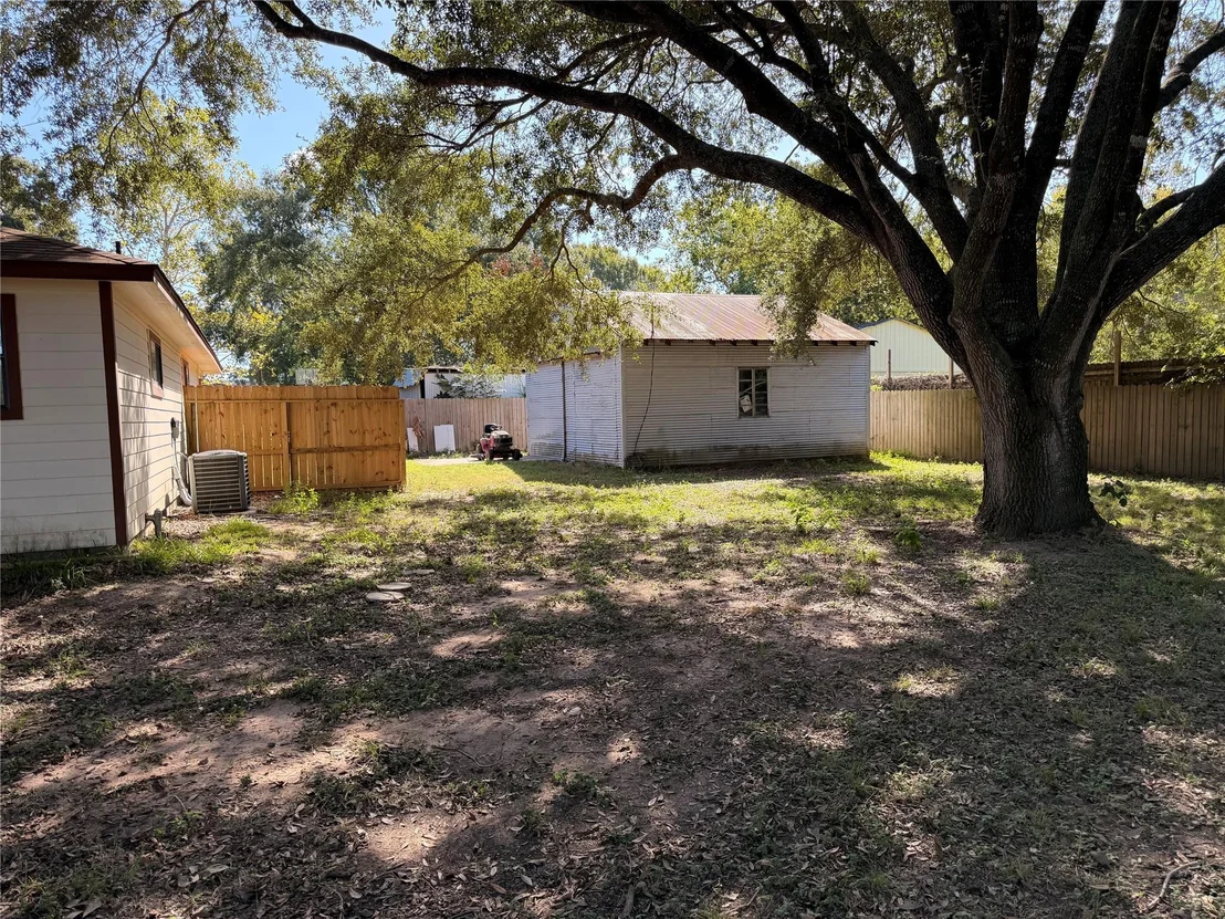 Photo of 2611 Center Street