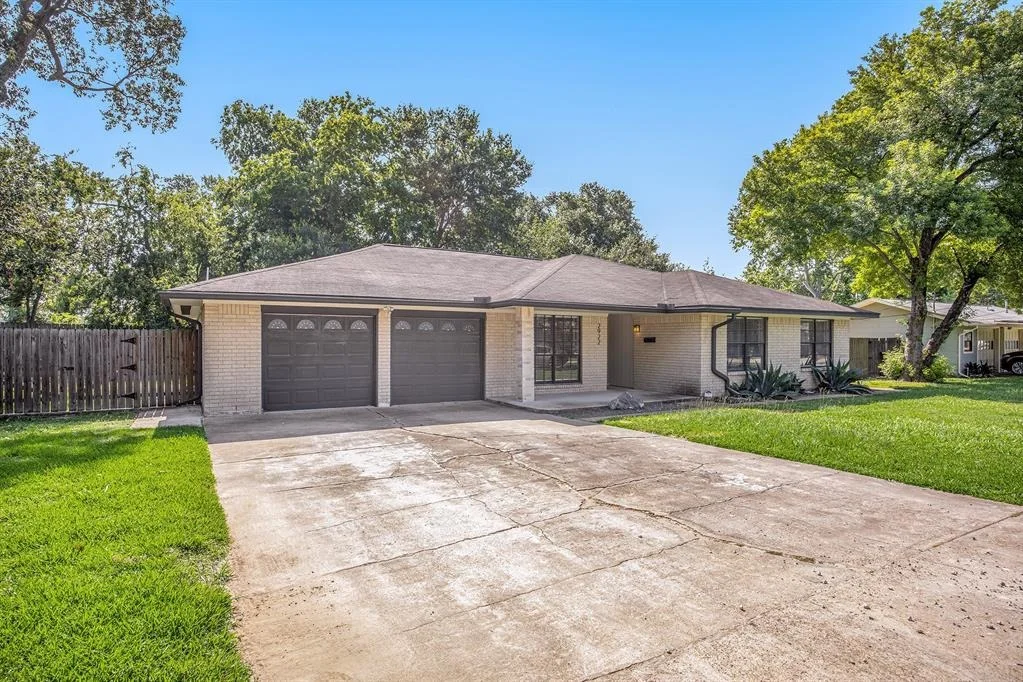 Photo of 2922 Helberg Road