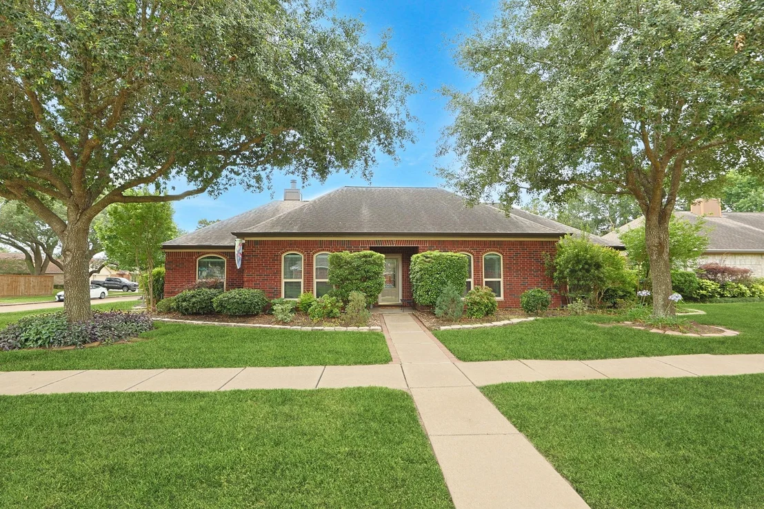 Photo of 19915 Brandon Oaks Way