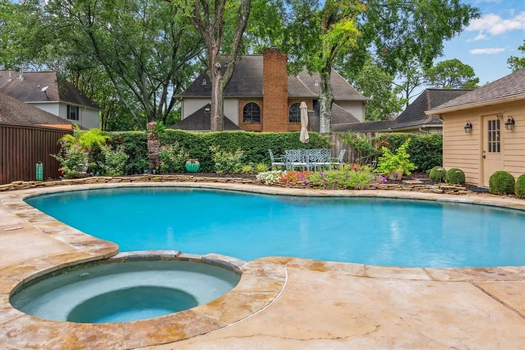 Photo of 15927 Meadowside Drive