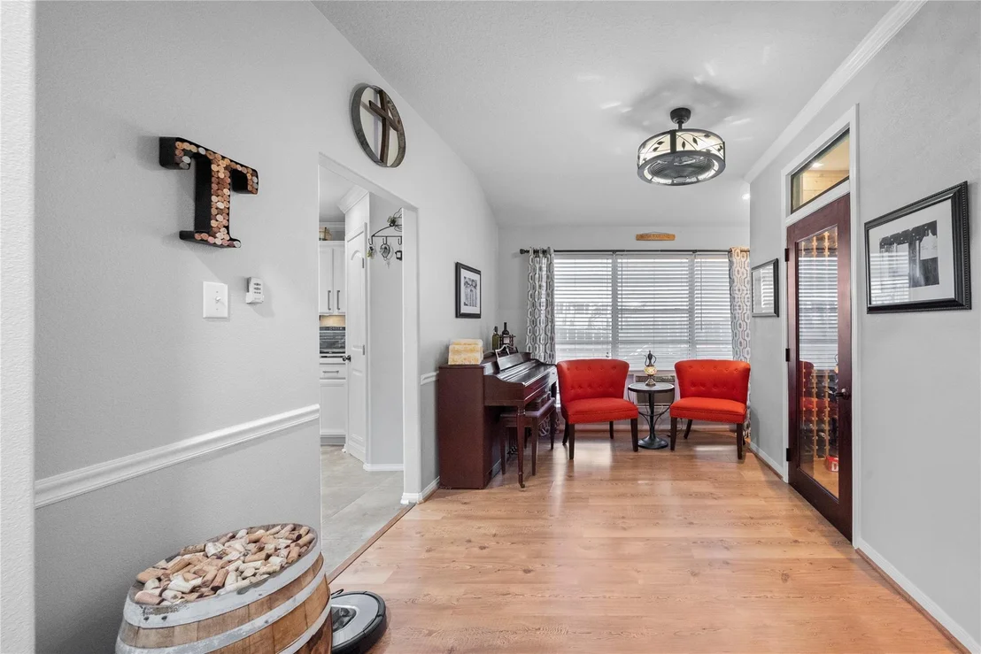 Photo of 723 Far Pines Drive