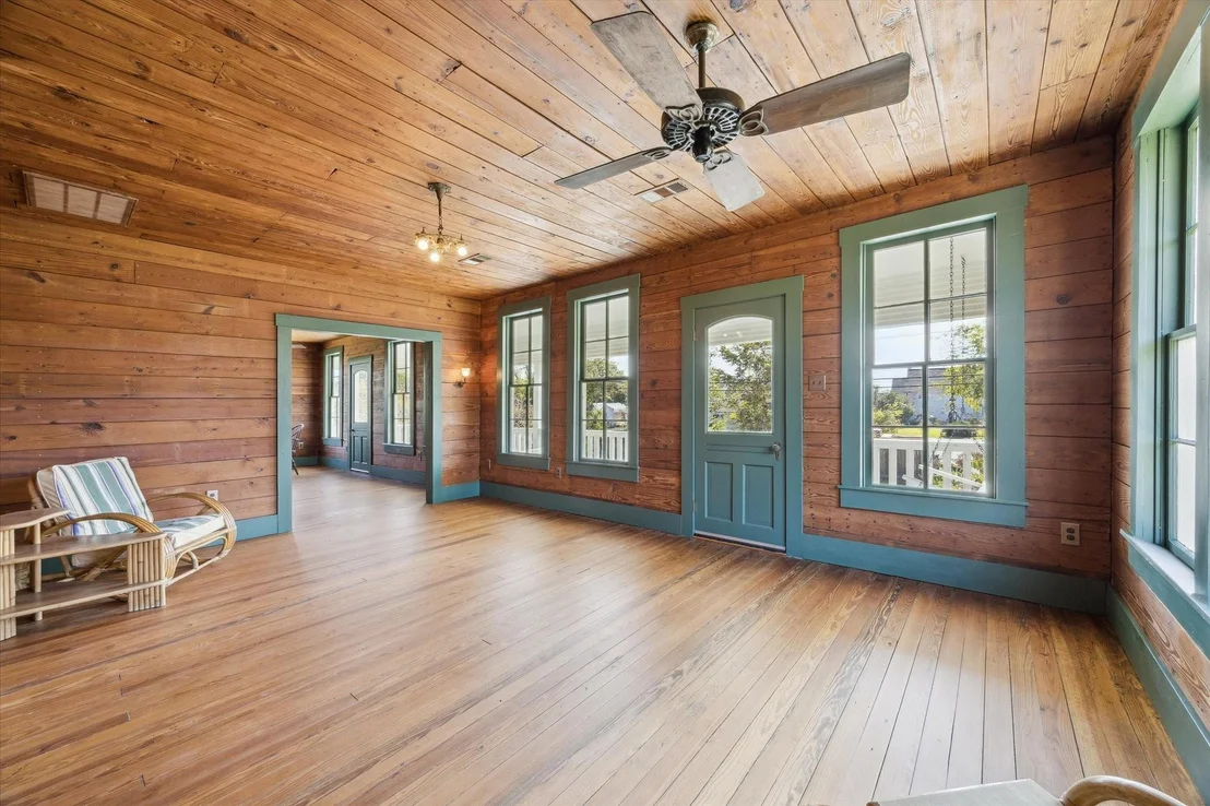 Photo of 618 Bayridge Road