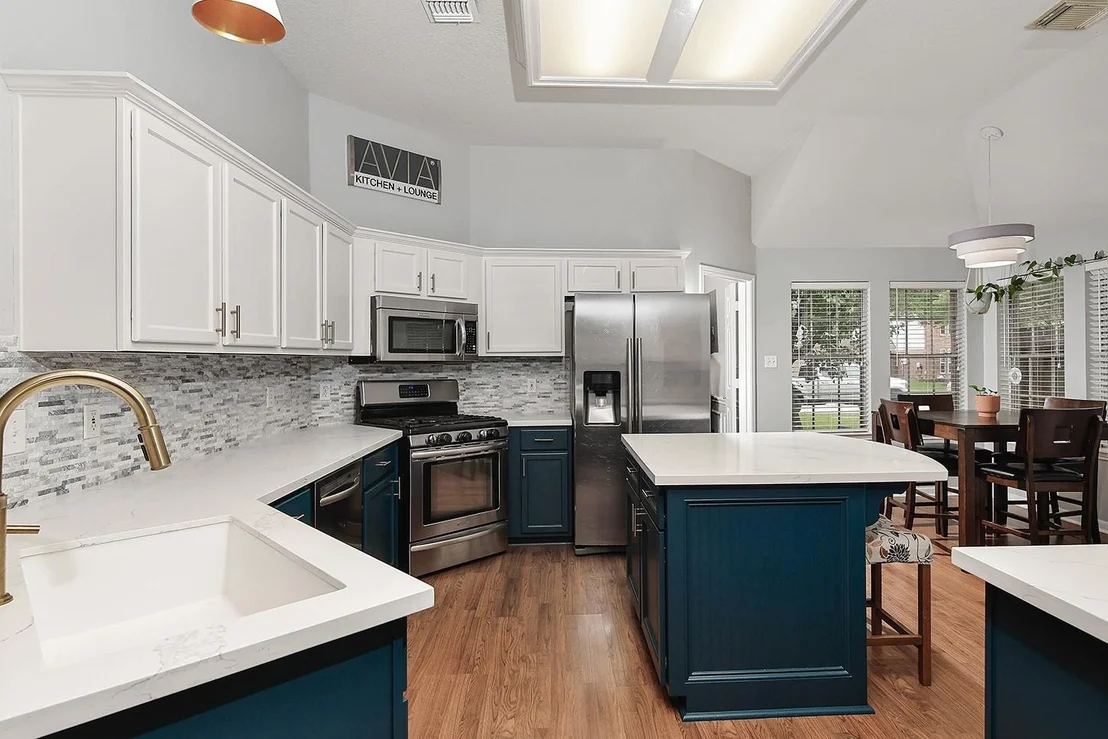 Photo of 722 W Clady Drive