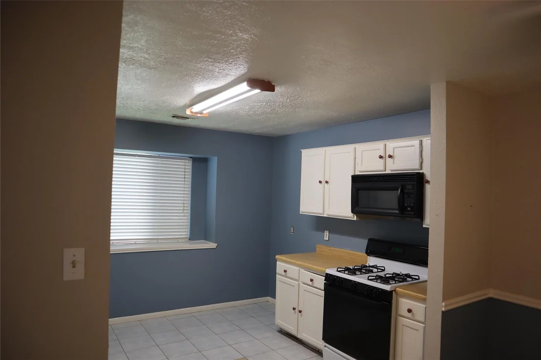 Photo of 2931 Walnut Springs Drive