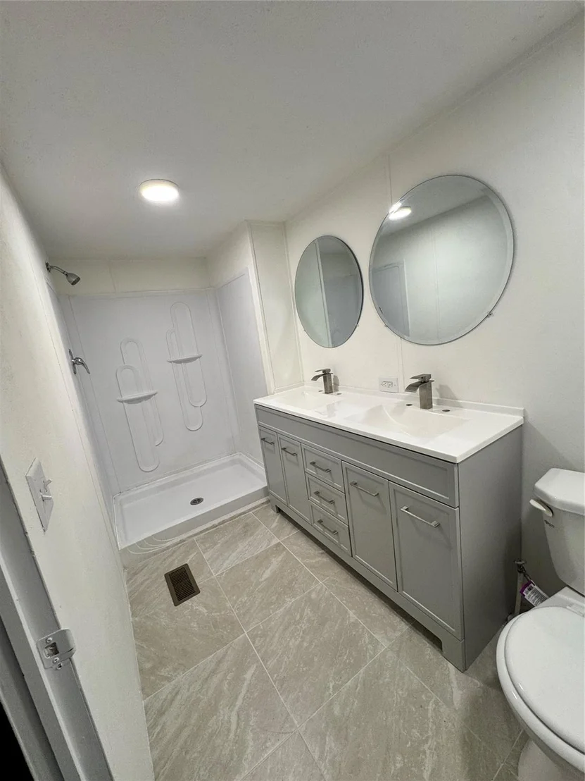 Photo of 409 W Harris Avenue
