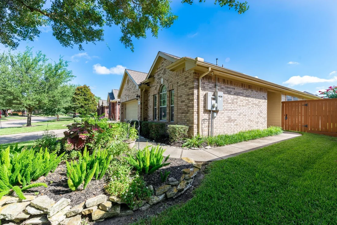 Photo of 5327 Thorngate Court