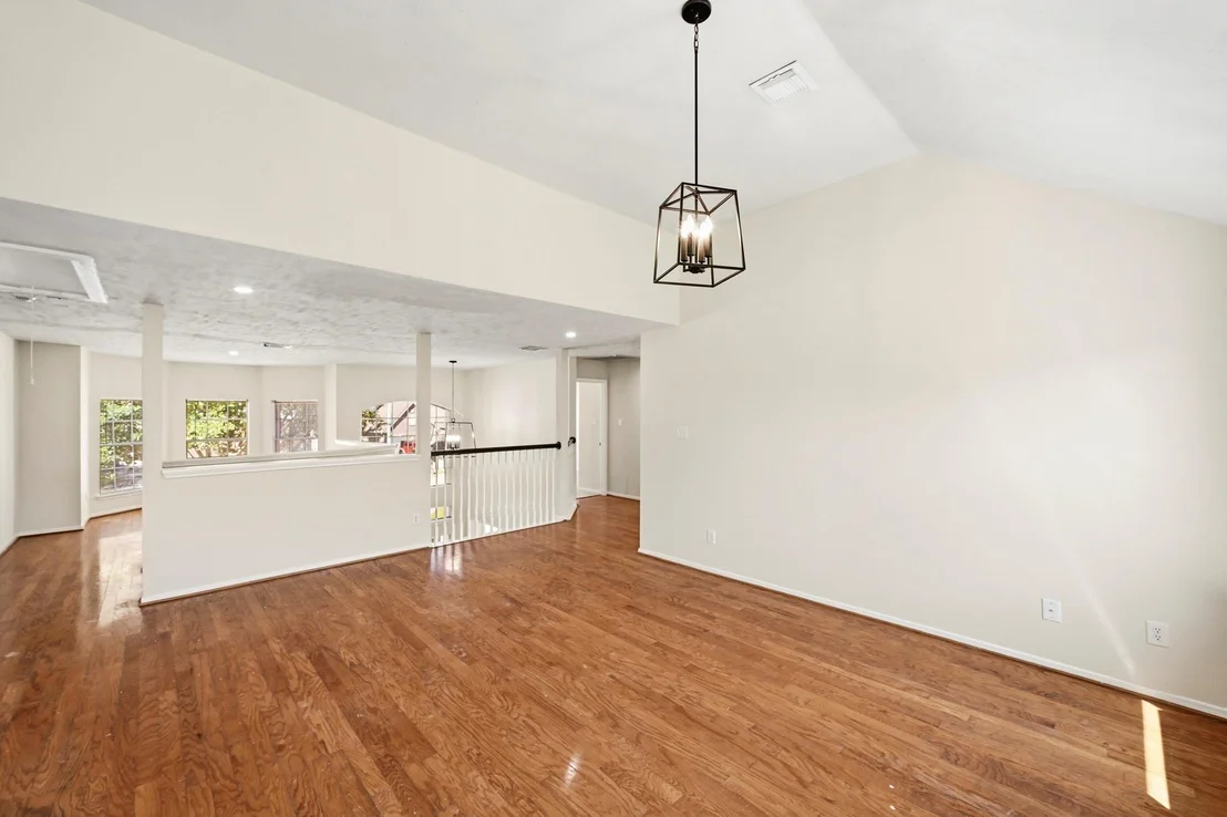 Photo of 215 Crabapple Drive