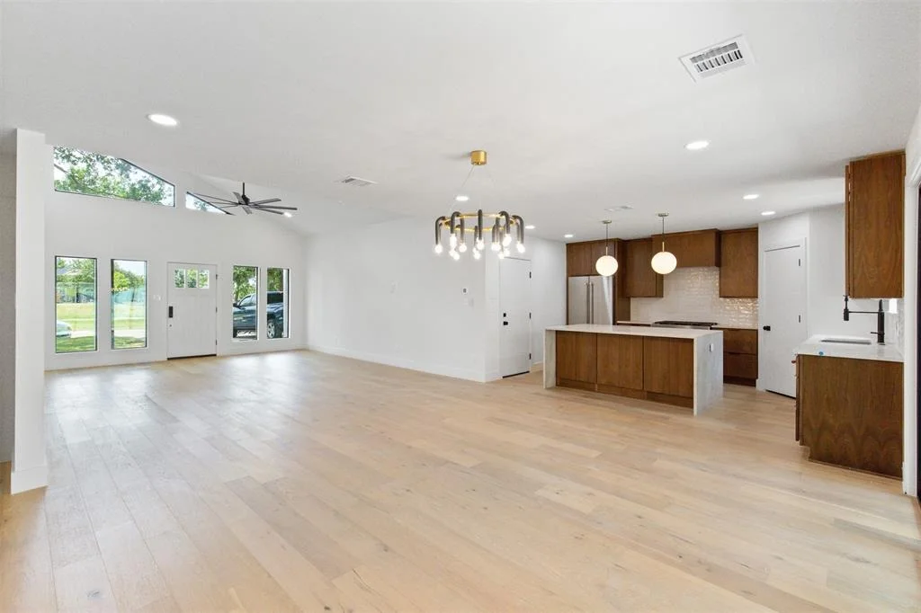 Photo of 1506 Du Barry Lane
