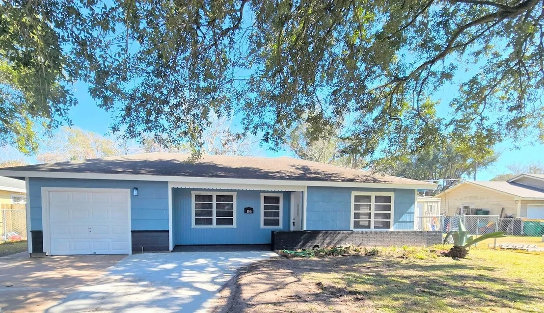 Photo of 1103 W Camp Circle